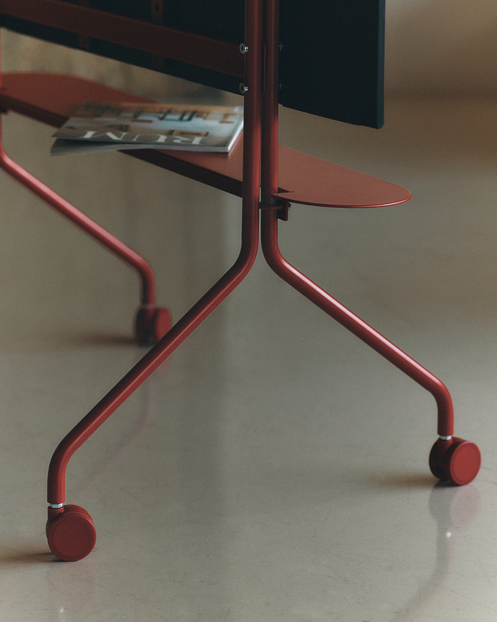 Pedestal Moon Rollin' Stands W/ Wheels 043 Burnin' Red
