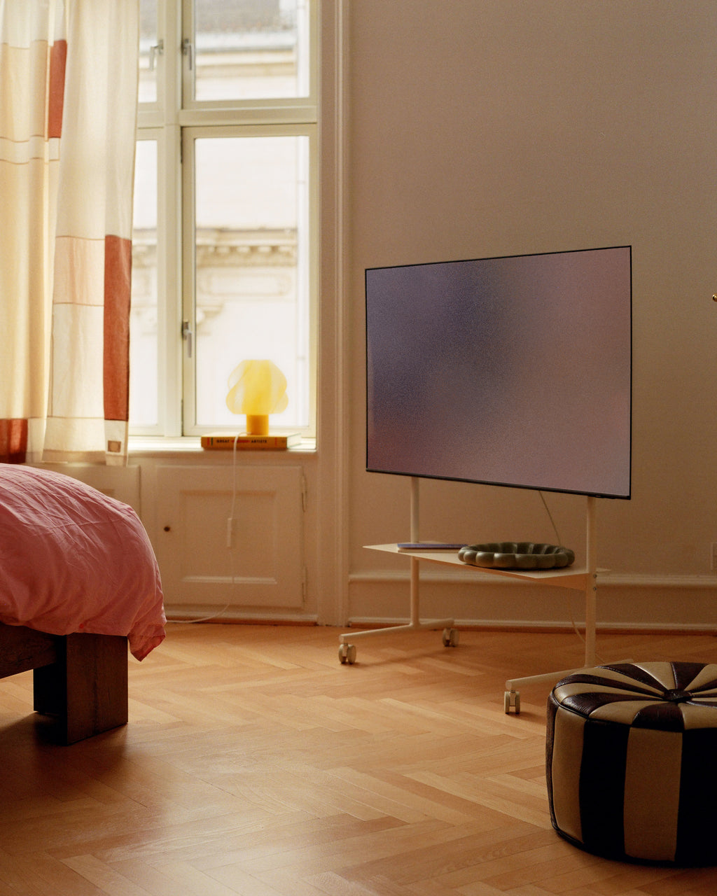 Pedestal Rover Stands W/ Wheels 007 Pearl